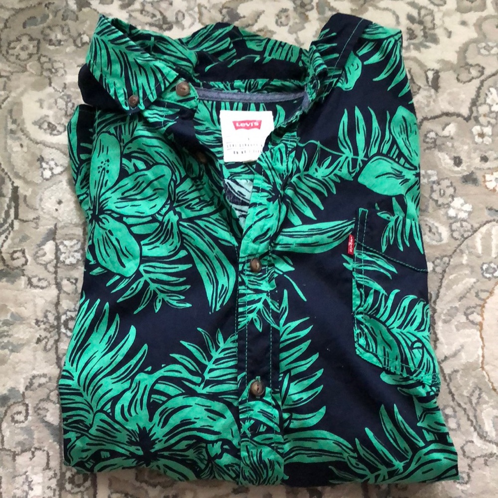 Short sleeve button down
